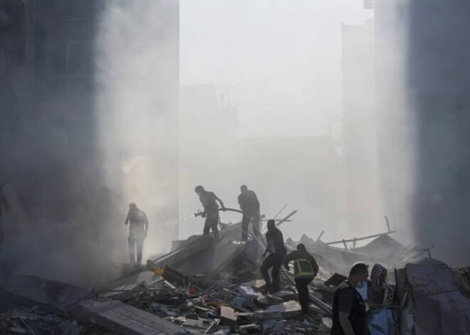 Lübnanlı fotoğrafçı, çocukluğunun geçtiği mahallede bir apartmanın İsrail bombasıyla vurulmasını an an fotoğrafladı