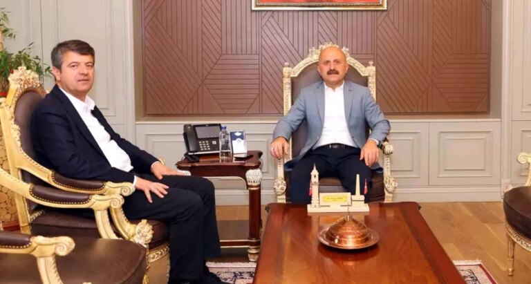 adiyaman valisi varol belediye baskani tutdere ile onemli gorusme gerceklestirdi HmGXYemP