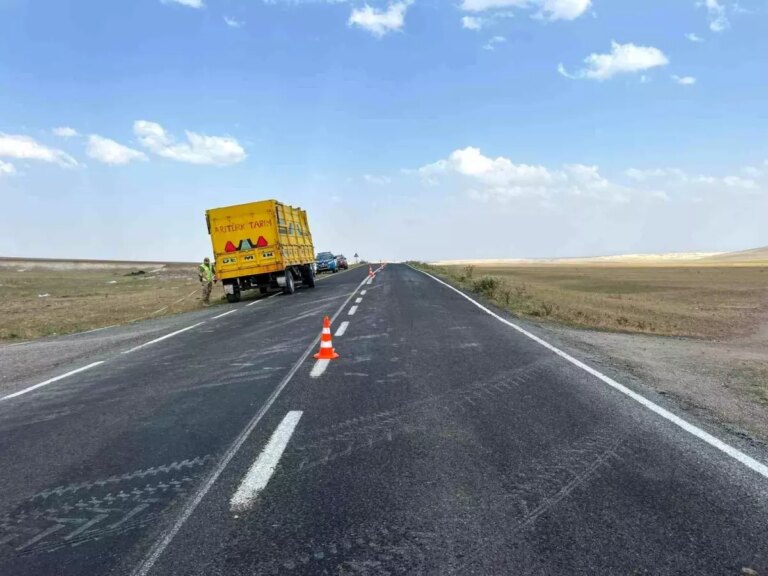 akyakada traktor otomobil carpismasi BhBCjp2m