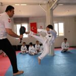 depremzede cocuklar tekvandoyla hayata tutunuyor RNX6J62n