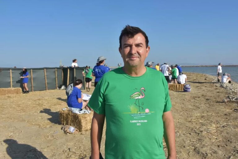 izmir kus cennetinde flamingo halkalama calismasi UIeFZ9Rb