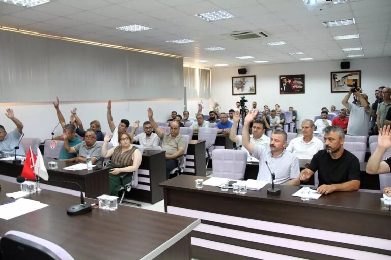 kula belediye meclisinde 3 chpli uye istifa etti n1tAH5YE