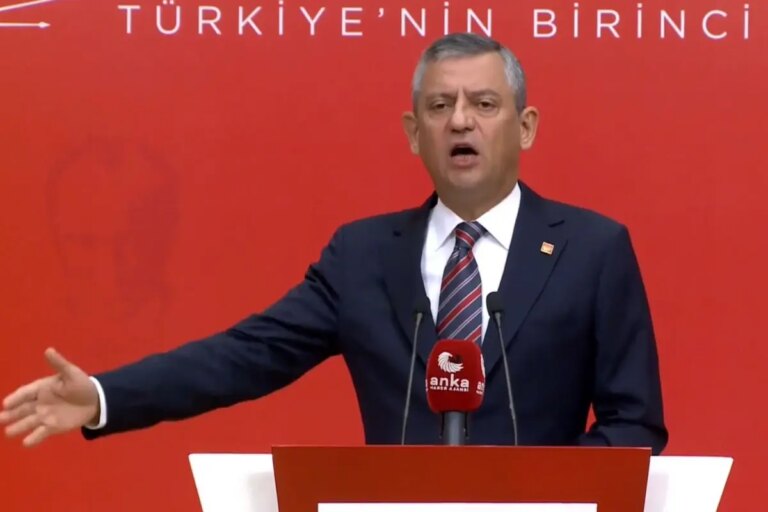 kurulus yildonumu hediyen geliyor diyen ozgur ozelin merakla beklenen konusmasi basladi MwfRxwc6