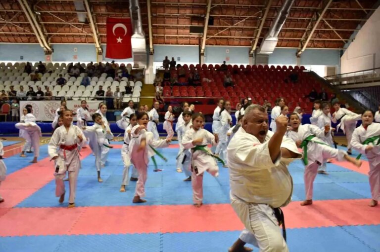 manisada karate etkinligi emniyet amiri kose teknik gosteri yapti gQfCRhEe