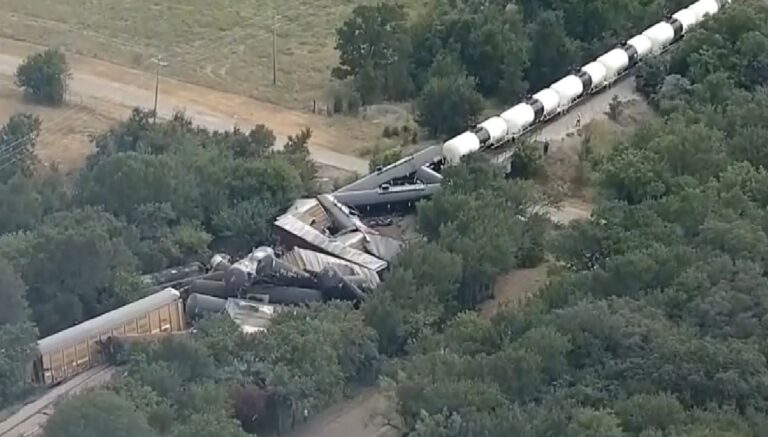 teksasta kimyasal treni devrildi CxDBF3pl