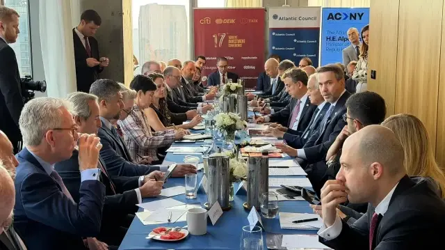 bakan bayraktardan yatirim cagrisi LSODqksY