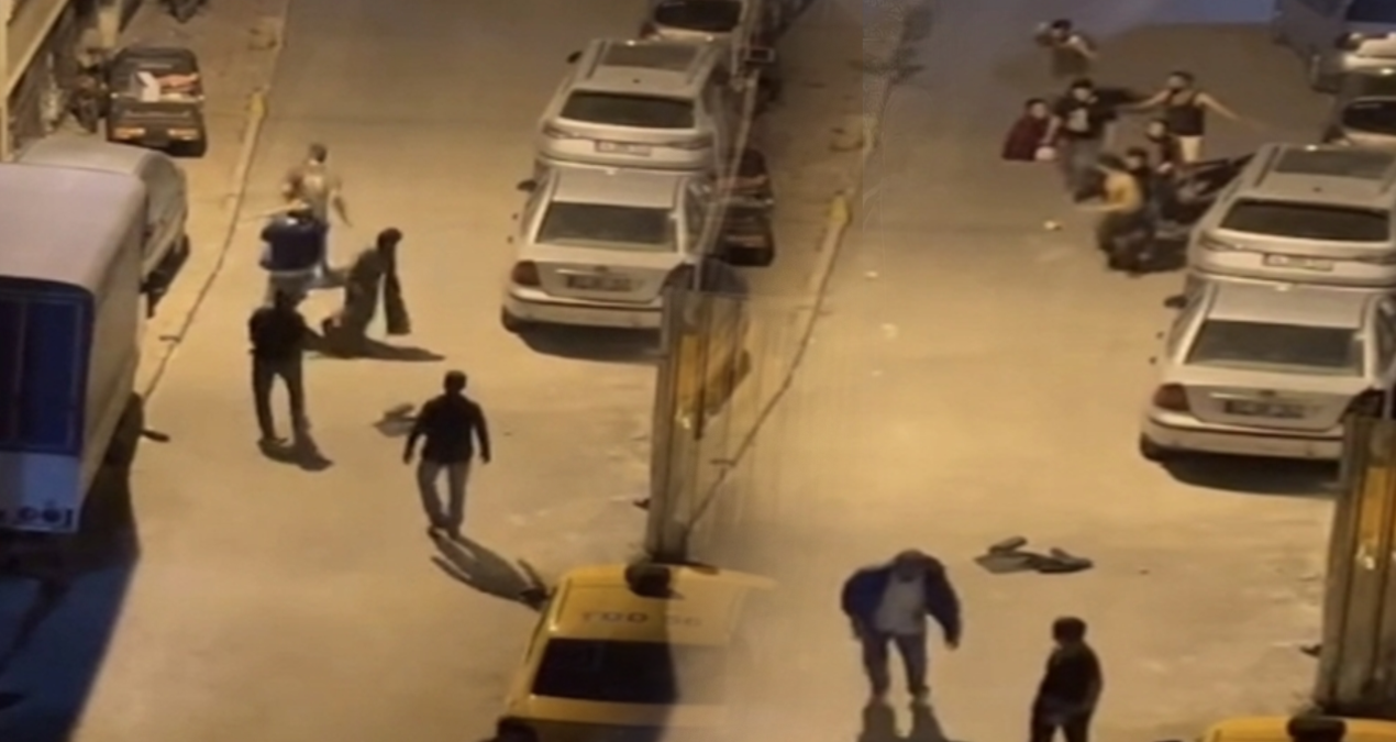 fatihte akil almaz kavga damacana icin birbirlerine girdiler JCBZXQOa