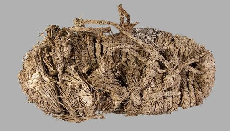 akbaba yuvasinda 750yillik ayakkabi bulundu x7G6quwN