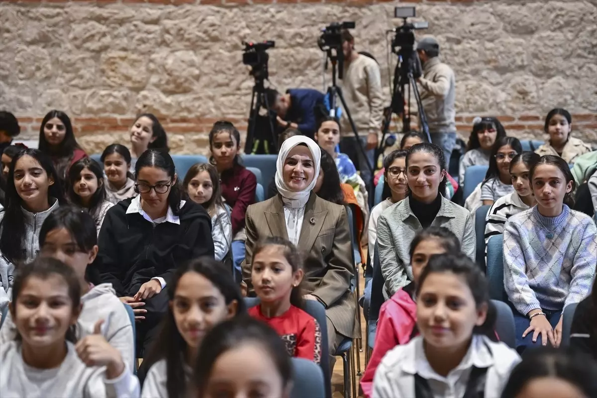 bakan goktas her cocugun yuzu gulmeli fxbHLAQ3