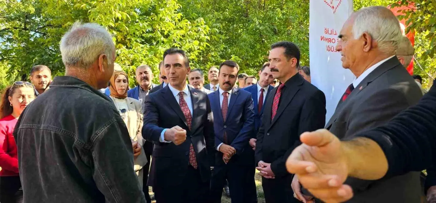 bitlis valisi ahmet karakaya adilcevazda ceviz hasadina katildi jWff2H87.jpg