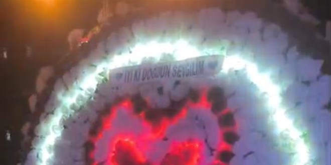 cekiciyle trafikte iyi ki dogdun sevgilim surprizi pahaliya patladi C1uJ2bhP.jpg