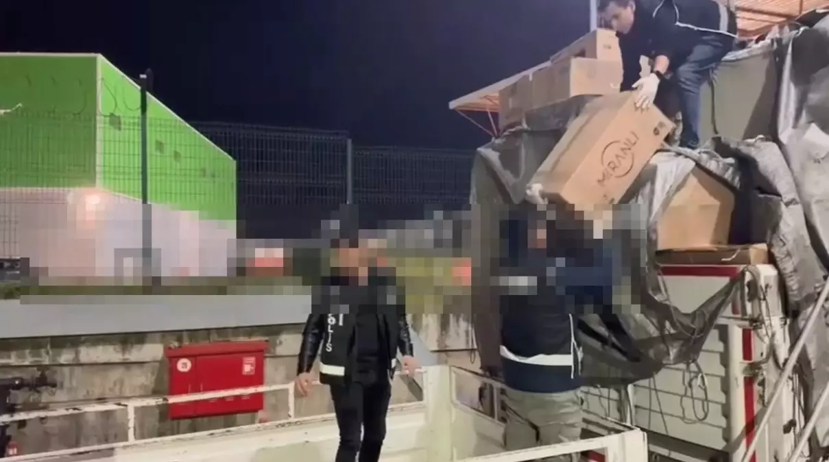 kocaelide 4 milyon tllik kacak sigara operasyonu 167XfBUS.jpg