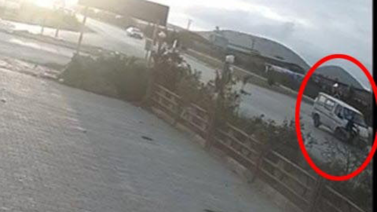 manisada minibusle carpisan motosikletin surucusu oldu V6RN6F8R.jpg