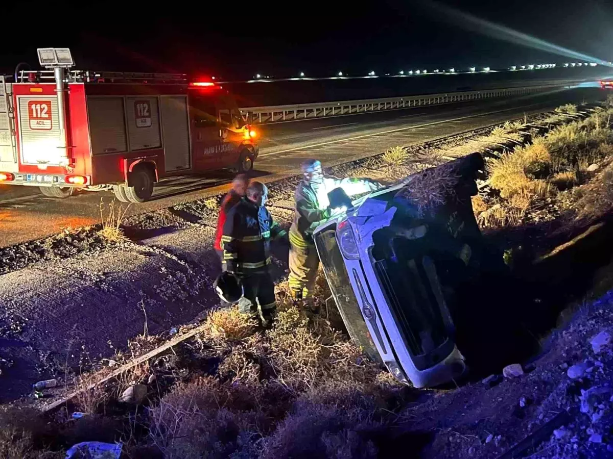 mardinde hafif ticari arac devrildi surucu yaralandi Vev1B1Eq.jpg