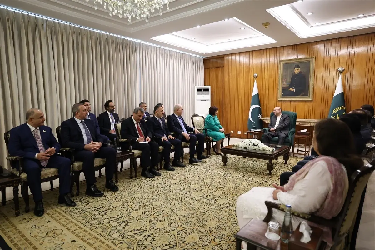 numan kurtulmus pakistan cumhurbaskani zerdari ile gorustu yQDQaLsj.jpg