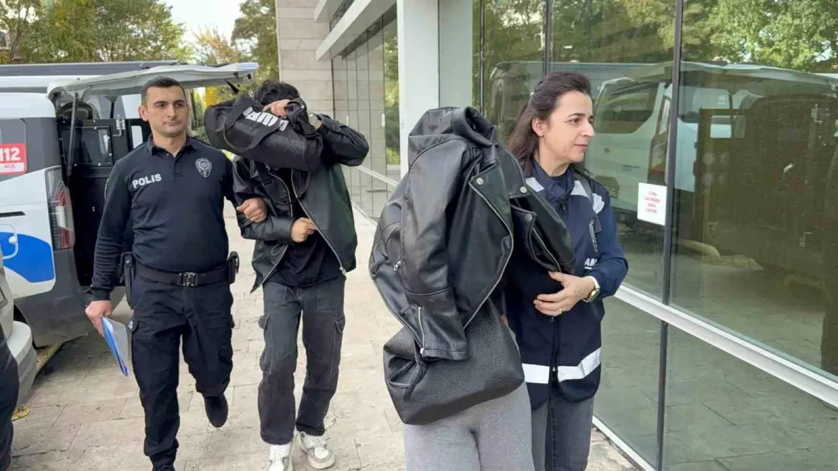 samsunda metro marketten yiyecek calan iki kisi yakalandi WkBRCZqg.jpg