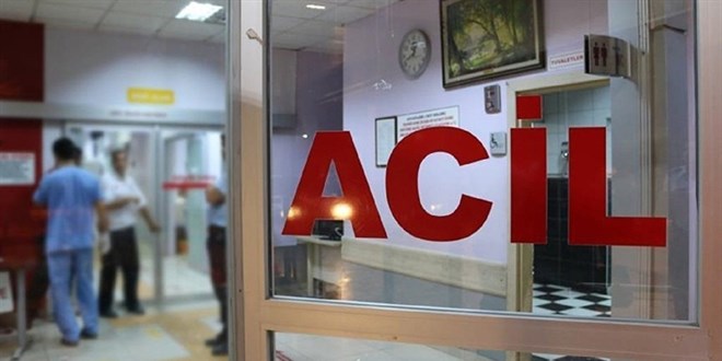 tokatta akaryakit istasyonunun tabelasina carpan hafif ticari aractaki 3 kisi yaralandi bYIAbbEJ.jpg