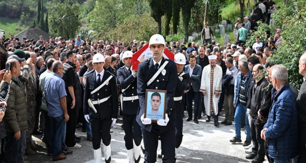 Trabzon’da uçuruma düşen polis memuru toprağa verildi trabzonda ucuruma dusen polis memuru topraga verildi j3vhMgn5