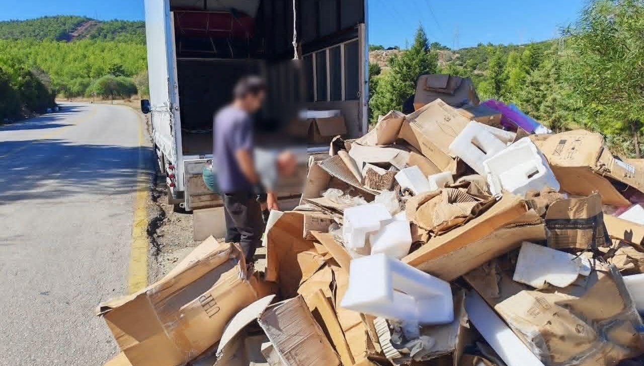 yol kenarina atik doken kisilere para cezasi kesildi zHIBY9qT