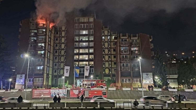 bosna hersekte huzurevinde yangin faciasi cok sayida kisi hayatini kaybetti 1vdgDWAc.jpg