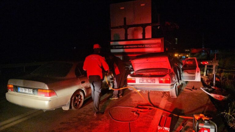 corumda-iki-otomobilin-vince-carpti-1-olu-1-yarali-3D9FIWkl.jpg