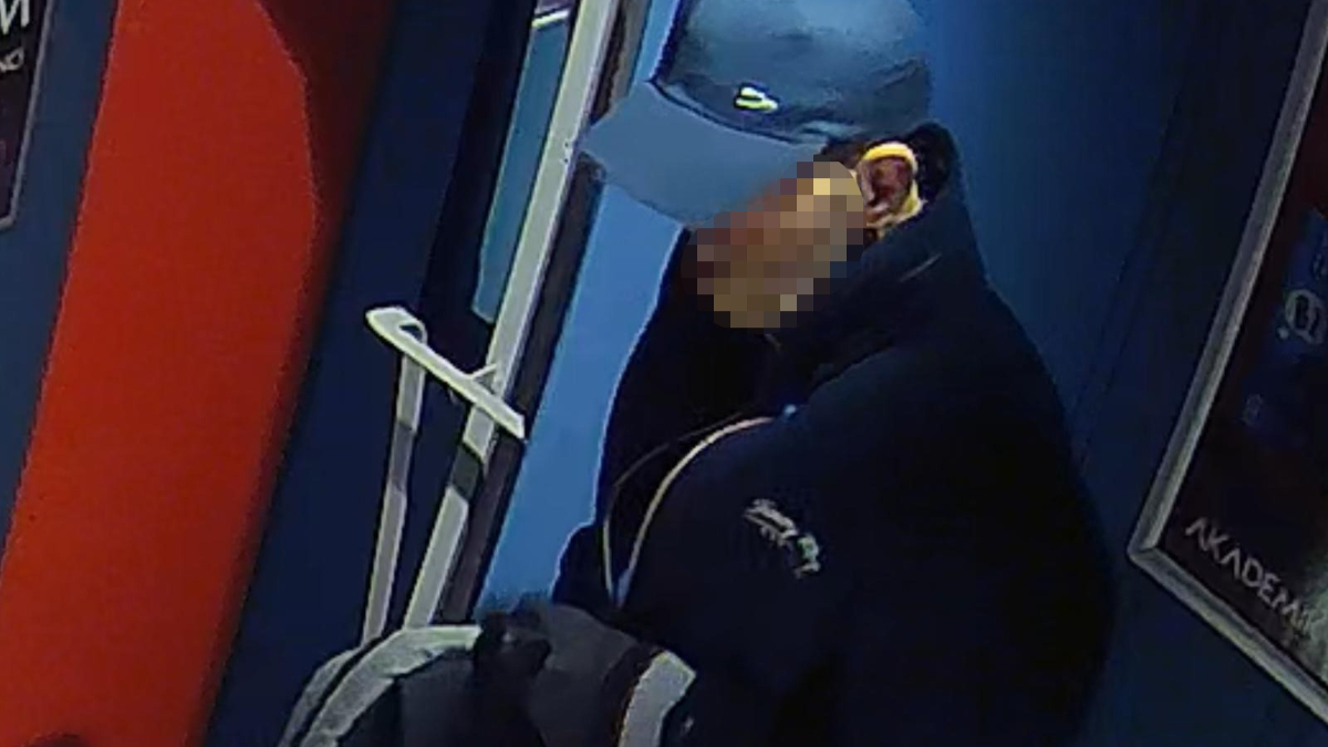 istanbulda piskin hirsiz guvenlik kamerasinda tWj2N9nu.jpg