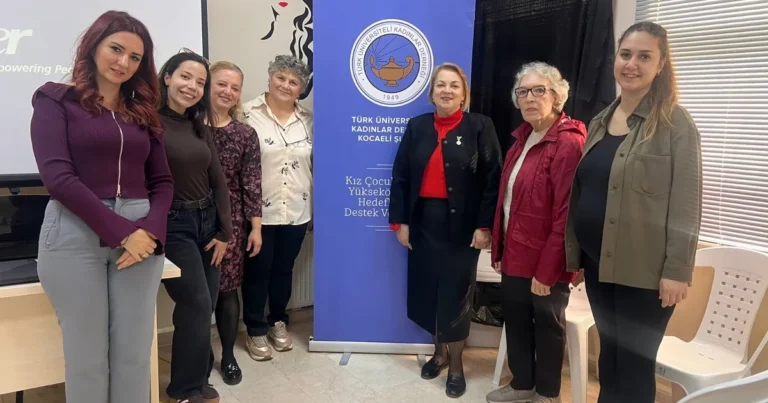 izmitte-guclu-kadin-guclu-toplum-projesinin-ilk-egitimi-sDly98LG.webp