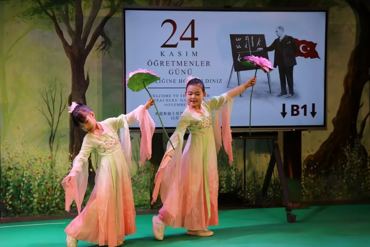 pekinde-ogretmenler-gunu-kutlandi-WGC1I3m5.jpg