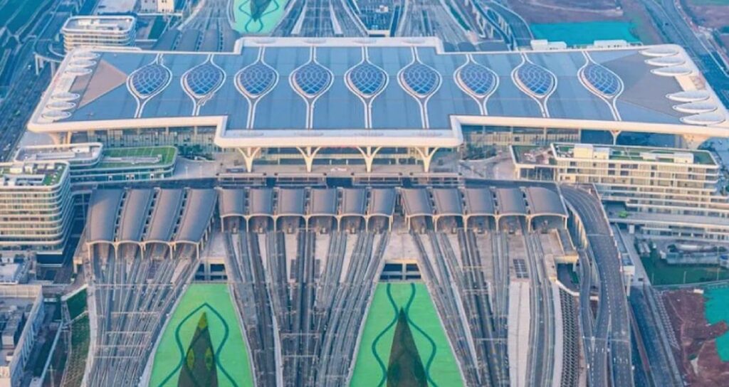 dunyanin-en-buyuk-tren-istasyonunun-insaati-tamamlandi-170-futbol-sahasi-buyuklugunde-CeOdZ8hj