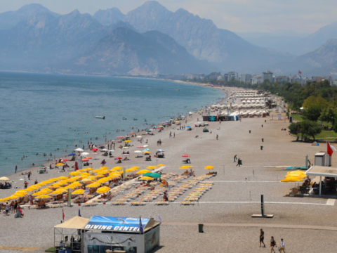 Antalya’da hissedilen sıcaklık 47 derece!